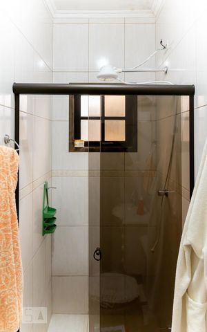 Casa à venda com 166m², 4 quartos e 2 vagas Casa à venda com 166m², 4 quartos e 2 vagasBanheiro da Suite