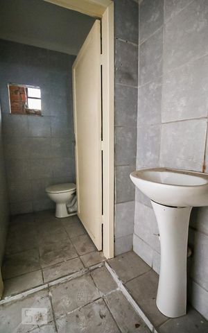 Casa para alugar com 260m², 3 quartos e 8 vagas Casa para alugar com 260m², 3 quartos e 8 vagasBanheiro da Suíte 2