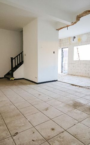 Casa para alugar com 260m², 3 quartos e 8 vagas Casa para alugar com 260m², 3 quartos e 8 vagasSala