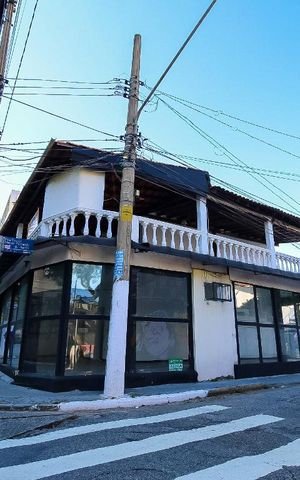 Casa para alugar com 260m², 3 quartos e 8 vagas Casa para alugar com 260m², 3 quartos e 8 vagasFachada