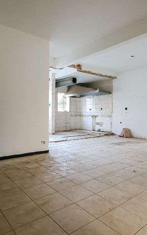 Casa para alugar com 260m², 3 quartos e 8 vagas Casa para alugar com 260m², 3 quartos e 8 vagasSala
