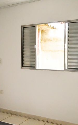 Casa para alugar com 100m², 2 quartos e sem vaga Casa para alugar com 100m², 2 quartos e sem vagaSala Janela