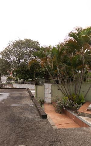 Casa à venda com 220m², 4 quartos e 4 vagas Casa à venda com 220m², 4 quartos e 4 vagasVista da sala