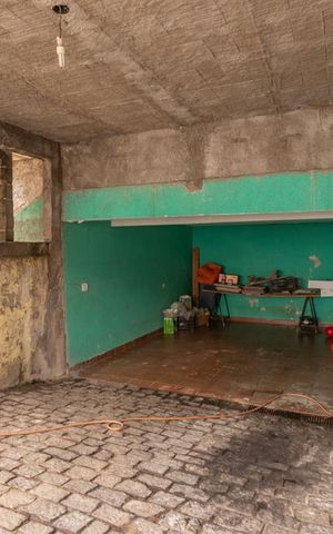 Casa à venda com 220m², 4 quartos e 4 vagas Casa à venda com 220m², 4 quartos e 4 vagasGaragem