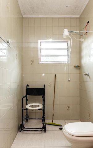 Casa à venda com 220m², 4 quartos e 4 vagas Casa à venda com 220m², 4 quartos e 4 vagasBanheiro