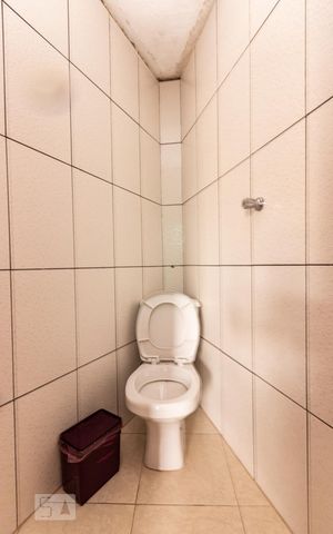 Casa à venda com 220m², 4 quartos e 4 vagas Casa à venda com 220m², 4 quartos e 4 vagasBanheiro de serviço