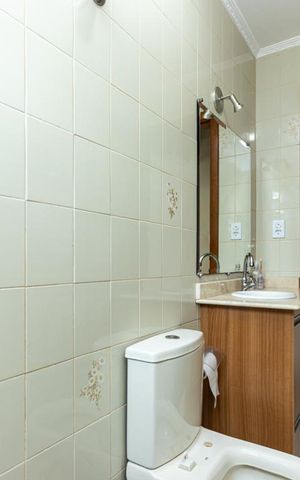 Casa à venda com 220m², 4 quartos e 4 vagas Casa à venda com 220m², 4 quartos e 4 vagasLavabo
