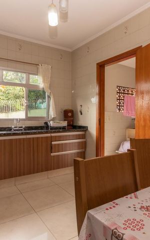 Casa à venda com 220m², 4 quartos e 4 vagas Casa à venda com 220m², 4 quartos e 4 vagasCozinha