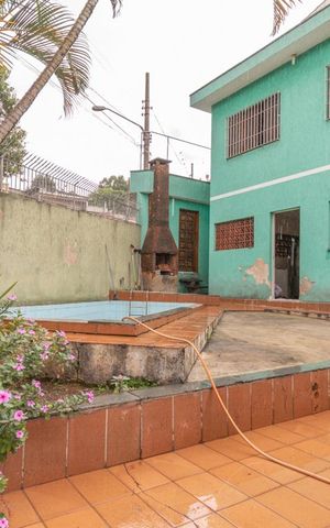 Casa à venda com 220m², 4 quartos e 4 vagas Casa à venda com 220m², 4 quartos e 4 vagasQuintal
