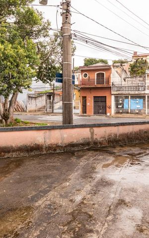Casa à venda com 220m², 4 quartos e 4 vagas Casa à venda com 220m², 4 quartos e 4 vagasTerraço