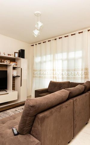 Casa à venda com 220m², 4 quartos e 4 vagas Casa à venda com 220m², 4 quartos e 4 vagasSala