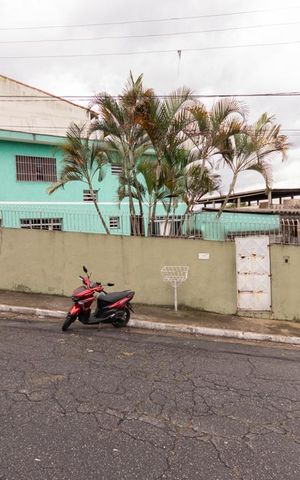 Casa à venda com 220m², 4 quartos e 4 vagas Casa à venda com 220m², 4 quartos e 4 vagasFachada
