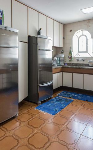 Casa à venda com 320m², 4 quartos e 4 vagas Casa à venda com 320m², 4 quartos e 4 vagasCozinha