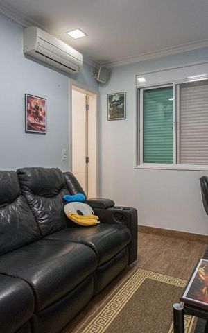 Casa à venda com 320m², 4 quartos e 4 vagas Casa à venda com 320m², 4 quartos e 4 vagasEscritório