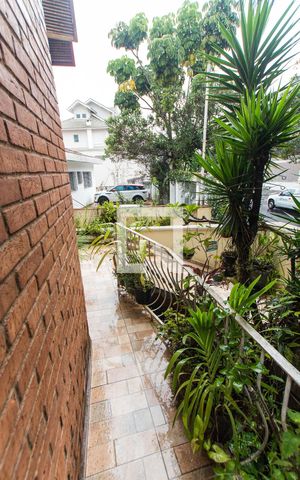 Casa à venda com 260m², 4 quartos e 3 vagas Casa à venda com 260m², 4 quartos e 3 vagasJardim