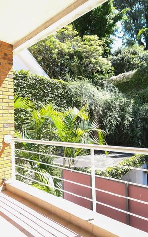 Casa à venda com 564m², 4 quartos e 4 vagas Casa à venda com 564m², 4 quartos e 4 vagasVaranda da suíte 3 e 4