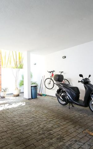 Casa à venda com 564m², 4 quartos e 4 vagas Casa à venda com 564m², 4 quartos e 4 vagasGaragem