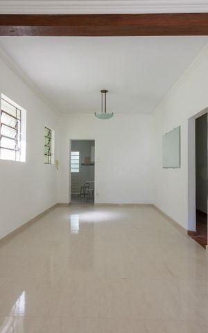 Casa para alugar com 220m², 3 quartos e 3 vagas Casa para alugar com 220m², 3 quartos e 3 vagasSala