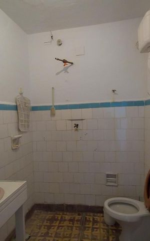 Casa à venda com 165m², 2 quartos e 1 vagaBanheiro