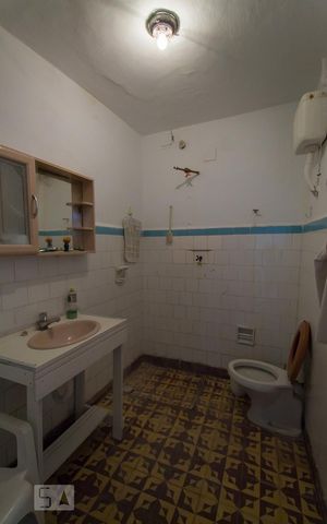 Casa à venda com 165m², 2 quartos e 1 vagaBanheiro