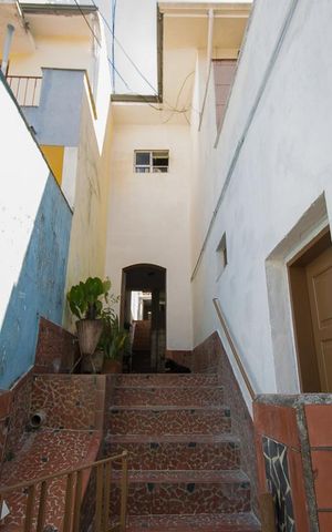 Casa à venda com 165m², 2 quartos e 1 vagaFachada