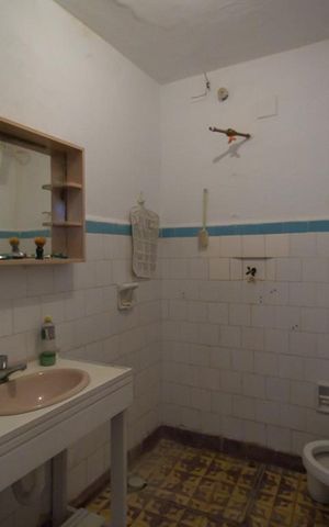 Casa à venda com 165m², 2 quartos e 1 vagaBanheiro