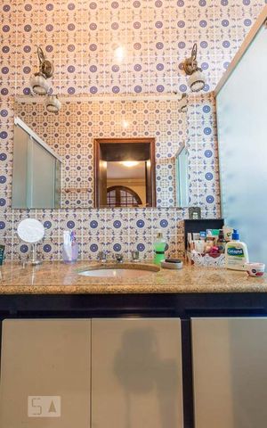 Casa para alugar com 460m², 4 quartos e 6 vagas Casa para alugar com 460m², 4 quartos e 6 vagassuíte