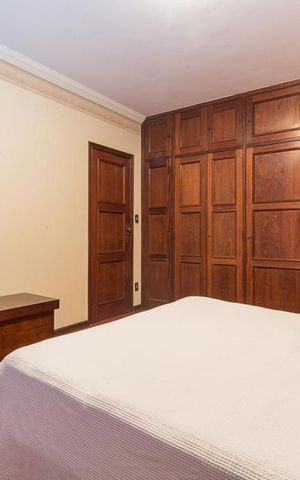 Casa para alugar com 460m², 4 quartos e 6 vagas Casa para alugar com 460m², 4 quartos e 6 vagassuíte