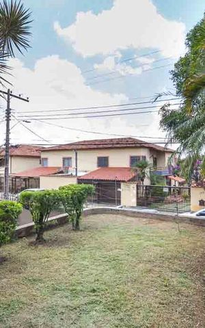 Casa para alugar com 460m², 4 quartos e 6 vagas Casa para alugar com 460m², 4 quartos e 6 vagasÁrea comum