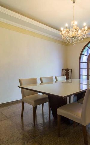 Casa para alugar com 460m², 4 quartos e 6 vagas Casa para alugar com 460m², 4 quartos e 6 vagasSala de Jantar