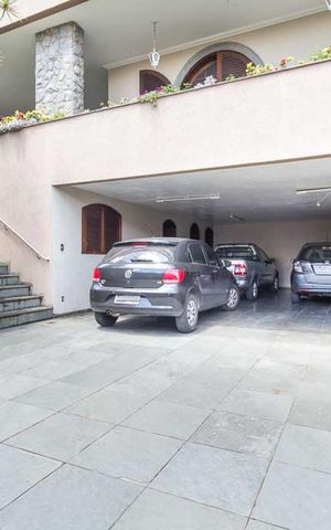 Casa para alugar com 460m², 4 quartos e 6 vagas