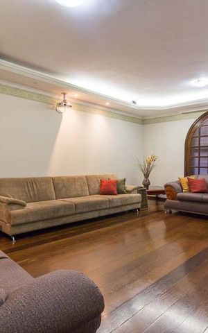 Casa para alugar com 460m², 4 quartos e 6 vagas Casa para alugar com 460m², 4 quartos e 6 vagasSala