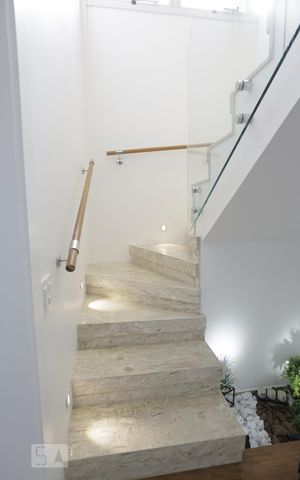 Apartamento à venda com 258m², 3 quartos e 6 vagasEscada