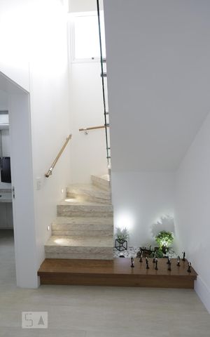 Apartamento à venda com 258m², 3 quartos e 6 vagasEscada
