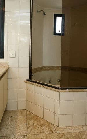 Apartamento para alugar com 198m², 3 quartos e 2 vagas Apartamento para alugar com 198m², 3 quartos e 2 vagasBanheiro suíte-2
