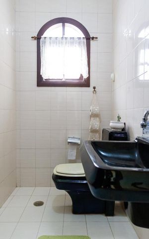 Casa à venda com 420m², 4 quartos e 2 vagas Casa à venda com 420m², 4 quartos e 2 vagasLavabo