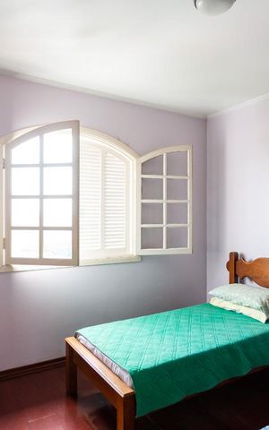 Casa à venda com 420m², 4 quartos e 2 vagas Casa à venda com 420m², 4 quartos e 2 vagasQuarto