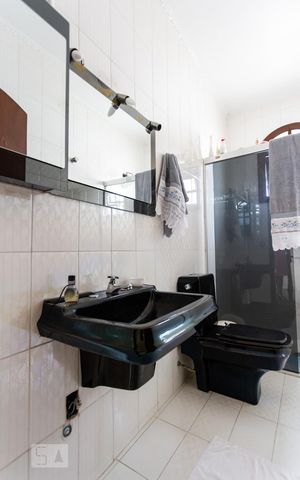 Casa à venda com 420m², 4 quartos e 2 vagas Casa à venda com 420m², 4 quartos e 2 vagasBanheiro