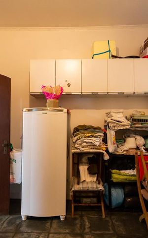 Casa à venda com 420m², 4 quartos e 2 vagas Casa à venda com 420m², 4 quartos e 2 vagasÁrea de Serviço