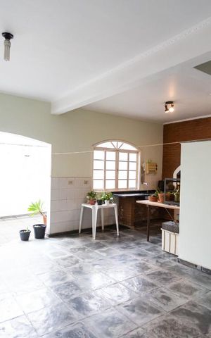 Casa à venda com 420m², 4 quartos e 2 vagas Casa à venda com 420m², 4 quartos e 2 vagasQuintal