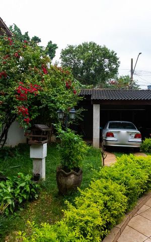Casa à venda com 420m², 4 quartos e 2 vagas Casa à venda com 420m², 4 quartos e 2 vagasGaragem