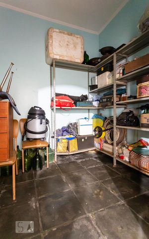 Casa à venda com 420m², 4 quartos e 2 vagas Casa à venda com 420m², 4 quartos e 2 vagasDispensa