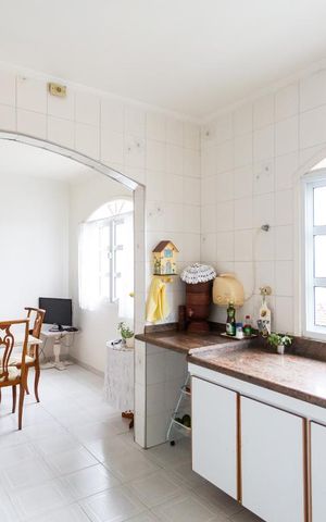 Casa à venda com 420m², 4 quartos e 2 vagas Casa à venda com 420m², 4 quartos e 2 vagasCozinha