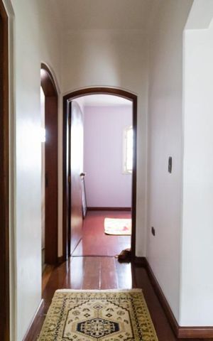 Casa à venda com 420m², 4 quartos e 2 vagas Casa à venda com 420m², 4 quartos e 2 vagasCorredor
