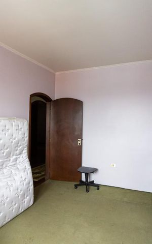 Casa à venda com 420m², 4 quartos e 2 vagas Casa à venda com 420m², 4 quartos e 2 vagasQuarto 2
