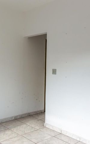 Casa à venda com 200m², 7 quartos e 6 vagas Casa à venda com 200m², 7 quartos e 6 vagasSala