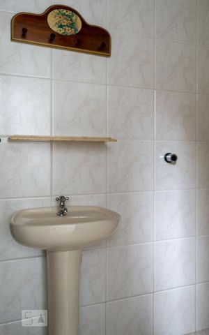 Apartamento para alugar com 95m², 3 quartos e 2 vagas Apartamento para alugar com 95m², 3 quartos e 2 vagasBanheiro de Serviço
