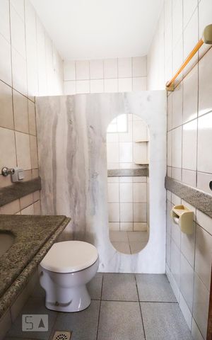Casa para alugar com 127m², 3 quartos e 2 vagas Casa para alugar com 127m², 3 quartos e 2 vagasBanheiro social