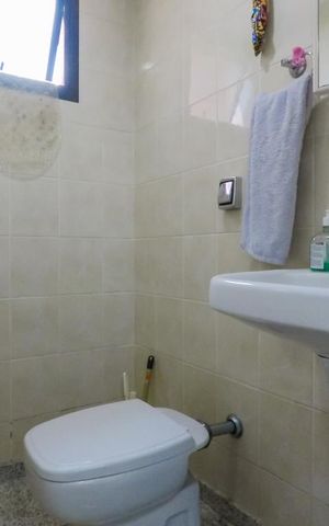 Apartamento à venda com 187m², 4 quartos e 3 vagasBanheiro de Serviço