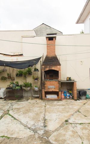 Casa à venda com 180m², 3 quartos e 6 vagasQuintal